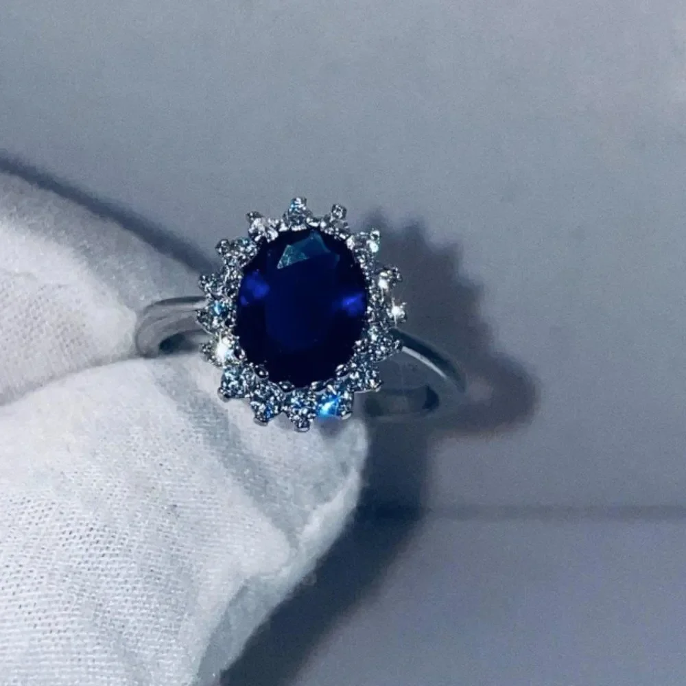 🔅🆕🔅✨S925 Princess Di Kate Middleton Inspired Halo Blue Sapphire Ring✨
